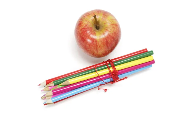 Gala Apple y lápices de colores — Foto de Stock