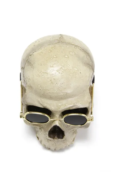 Totenkopf mit Sonnenbrille — Stockfoto