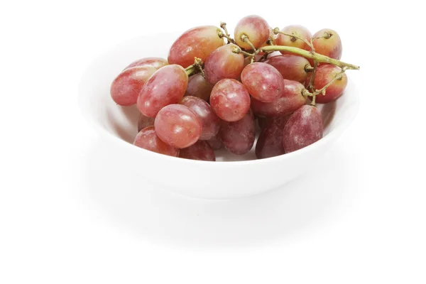 Cuenco de uvas rojas Fotos de stock libres de derechos