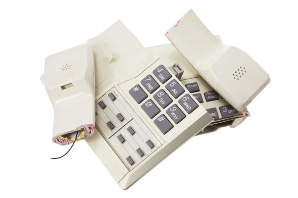 Telefone quebrado em fundo branco — Fotografia de Stock