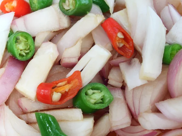 Sałatka z cebula i papryka chili — Zdjęcie stockowe