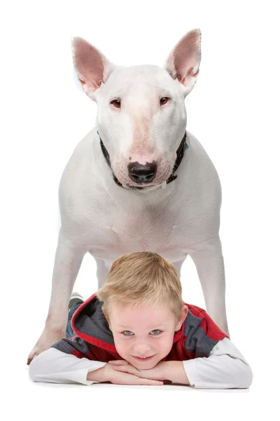 Pojke med sin hund — Stockfoto