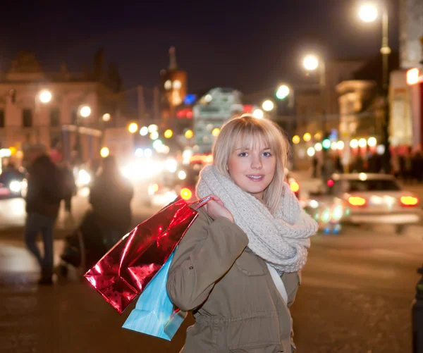 Adolescente con shopping bags — Foto Stock