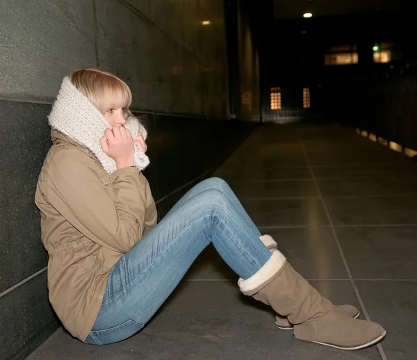 Szomorú fiatal nő — Stock Fotó