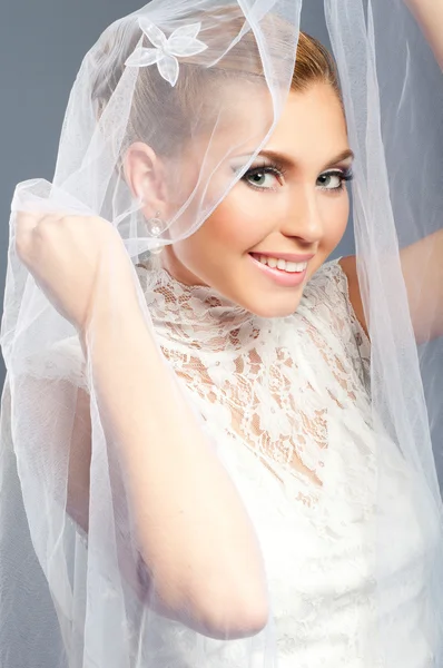 Невеста с вуалью — стоковое фото