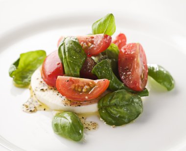 Caprese salatası