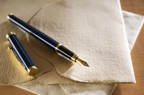 Kalem ve zarf — Stok fotoğraf