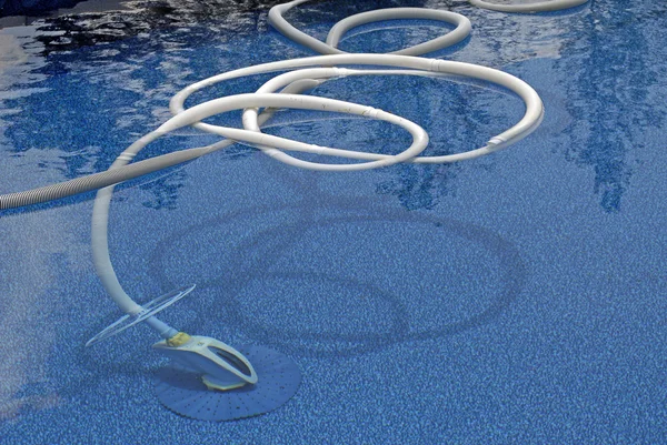 Plavecký bazén, zařízení pro čištění — Stock fotografie