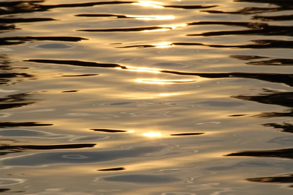 Структура поверхности солнечной воды — стоковое фото