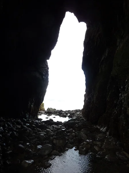 Открытие пещеры в Тенби — стоковое фото