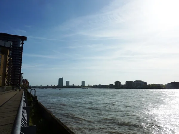 Rzeka Thames Carney Wharf widok — Zdjęcie stockowe