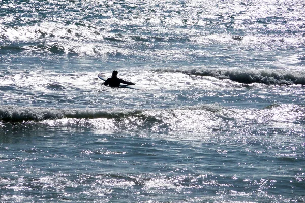 브라이튼에서 남자 서핑 — 스톡 사진