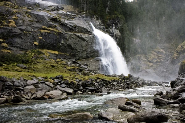 Wasserfall im Herbst — Stockfoto
