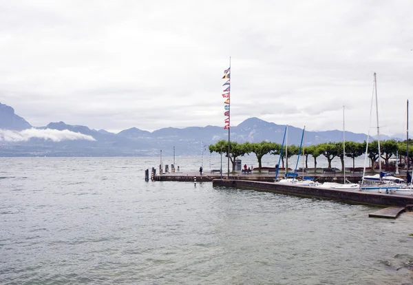 Bir göl üzerinde liman — Stok fotoğraf