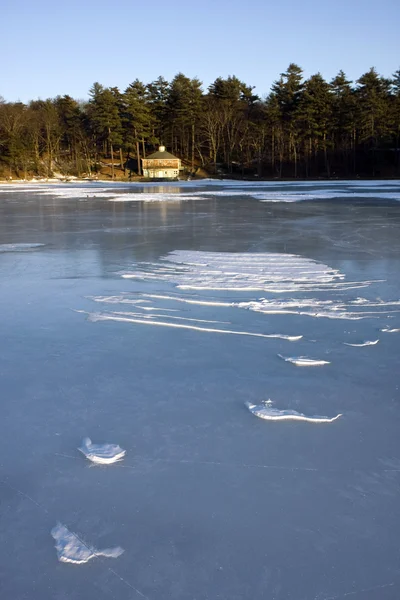 Lago no inverno — Fotografia de Stock