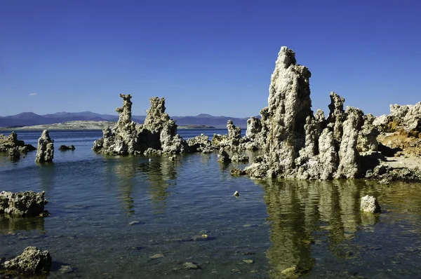 Tufas en el lago Mono — Foto de Stock