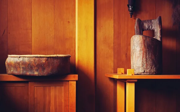 复古篮子和在旧中国的盐农场上使用其他工具 — 图库照片