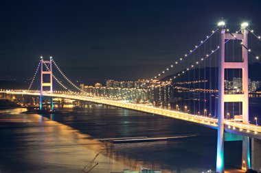 hong Kong'daki tsing ma bridge güzel gece manzaraları.