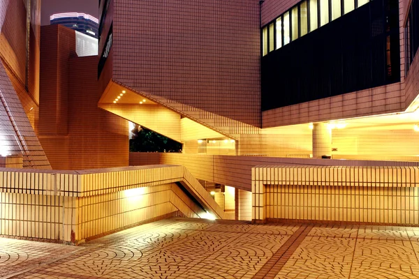 Moderne hall in stad centrum nacht — Stockfoto