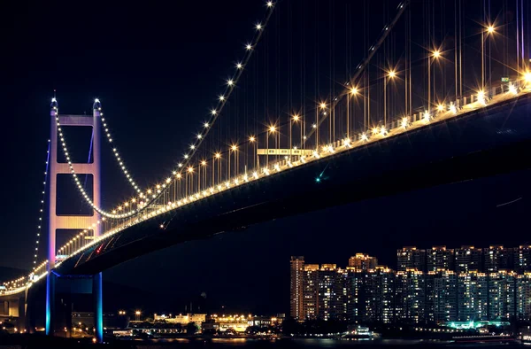 Trafik motorväg bro på natten, hong kong — Stockfoto