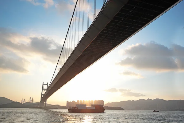 Långa bron i solnedgången timme — Stockfoto