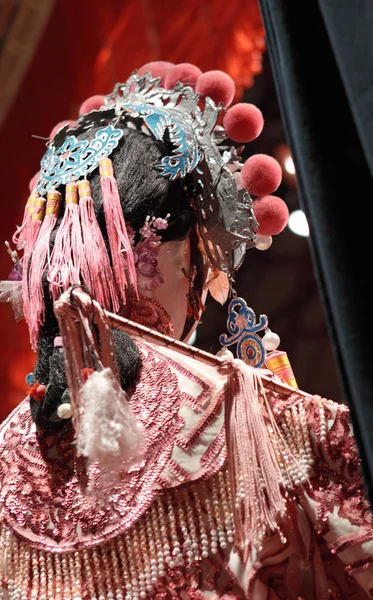 Chińska opera manekinów, dbanie o scenę — Zdjęcie stockowe
