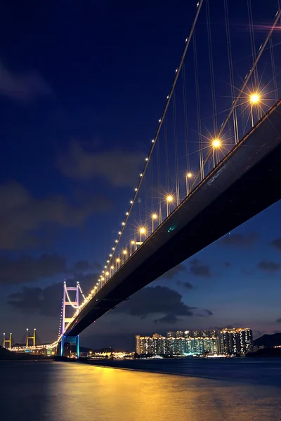 Trafik motorväg bro på natten, hong kong — Stockfoto