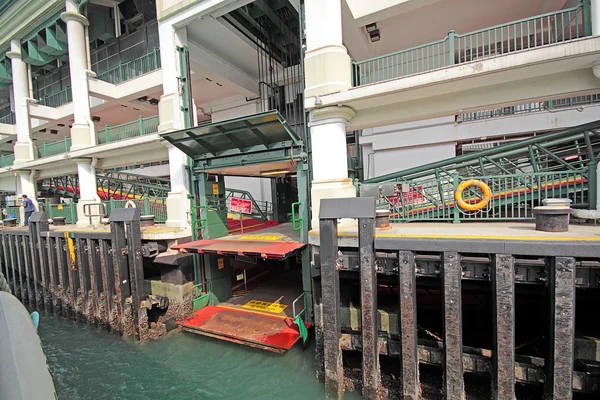 Ferry board pier in hongkong — Stock Photo, Image