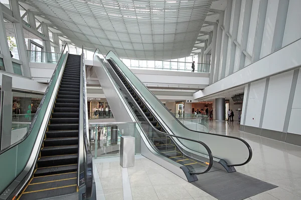 Κυλιόμενες σκάλες στο εμπορικό κέντρο — Φωτογραφία Αρχείου