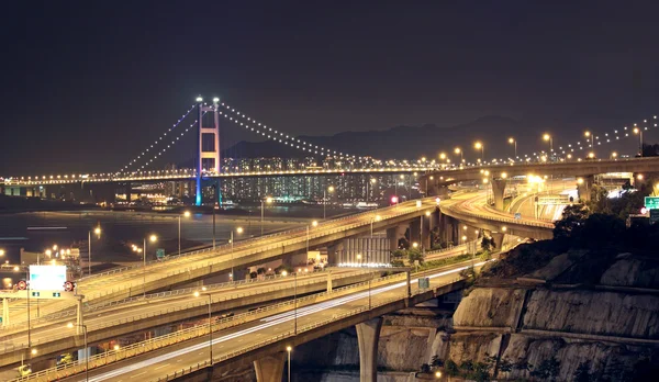 Autoroute et pont la nuit — Photo