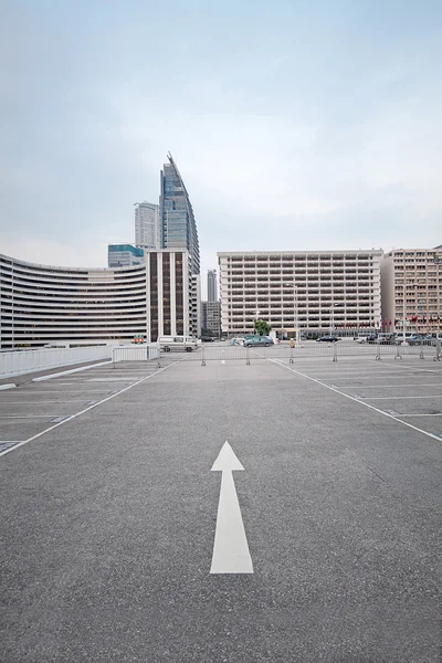 Grote genummerde ruimte parkeerplaats — Stockfoto