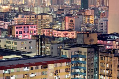 Tüm ışıkların gün batımında Kentsel şehir alev aldı.