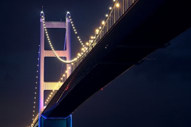 gece hong Kong'daki Tsing ma bridge