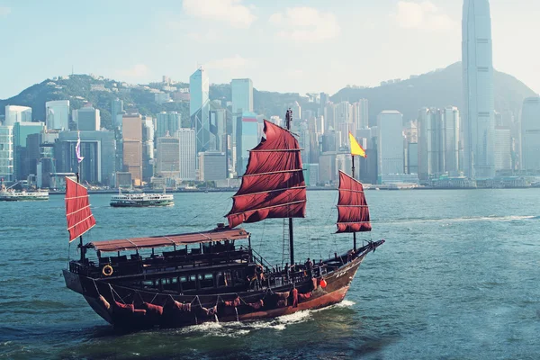 Skräp båten i hong kong — Stockfoto