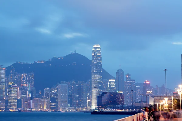 Zonsondergang in hongkong waterfront promenade — Stockfoto
