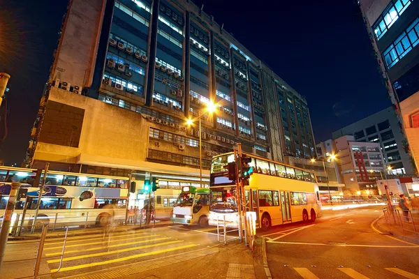 Noite de trânsito na cidade urbana — Fotografia de Stock