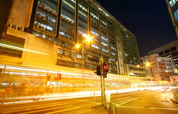 Noite de trânsito na cidade urbana — Fotografia de Stock