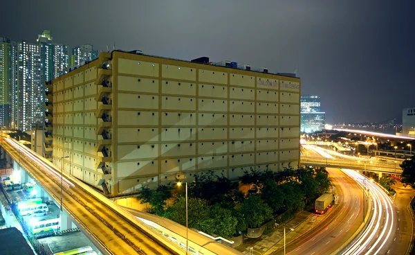 Ciudad urbana moderna por la noche — Foto de Stock