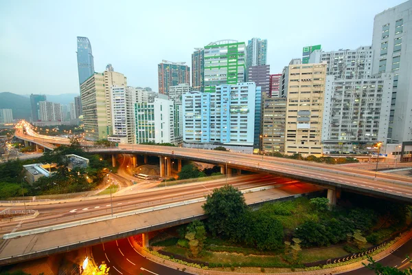 Downloadgebied en viaduct in hong kong — Stockfoto
