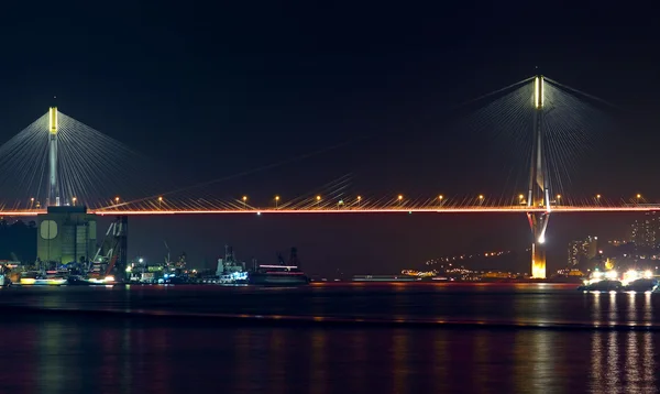 Nachtszene einer Brücke in Hongkong — Stockfoto