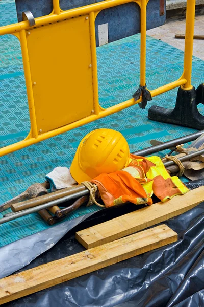 Bauarbeiter versorgt sich aus nächster Nähe — Stockfoto