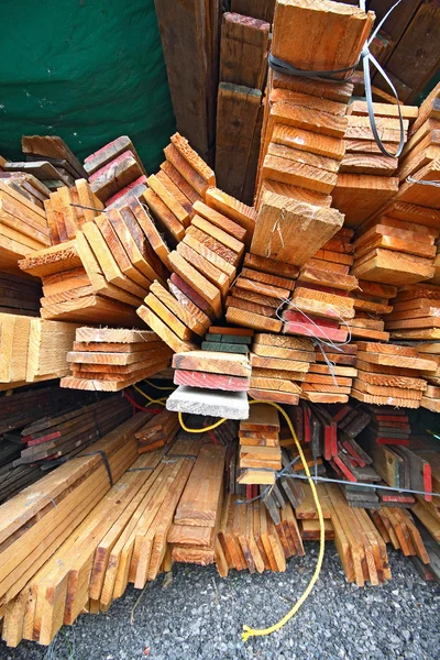 Pilha de tábuas de madeira . — Fotografia de Stock