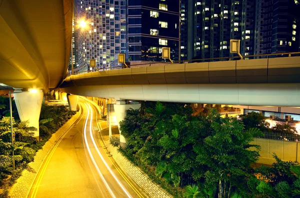 Στο κέντρο της πόλης περιοχή και Υπέργεια διάβαση πεζών στο Χονγκ Κονγκ — Φωτογραφία Αρχείου