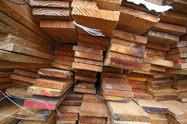 Pile de planches en bois. — Photo