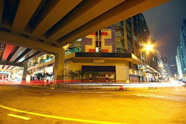 Область руху в центрі міста вночі, Хонгконг — стокове фото
