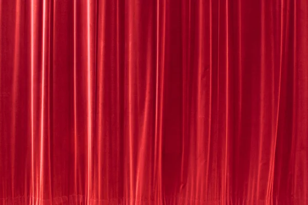 Textura de fondo rojo que parece una tela sedosa o una cortina — Foto de Stock