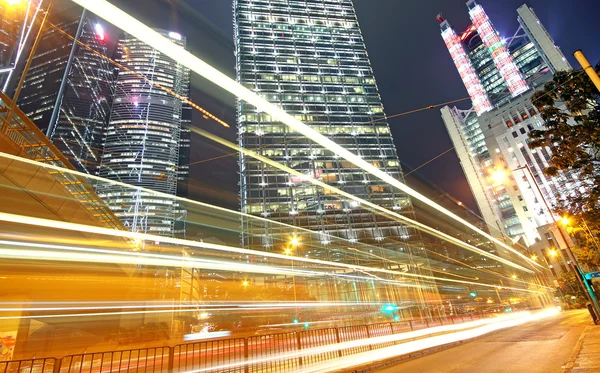 Verkehrsgeschwindigkeit in der Nacht — Stockfoto
