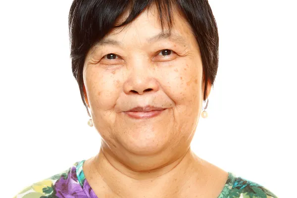 Feliz 60s sénior asiático mujer en blanco fondo — Foto de Stock
