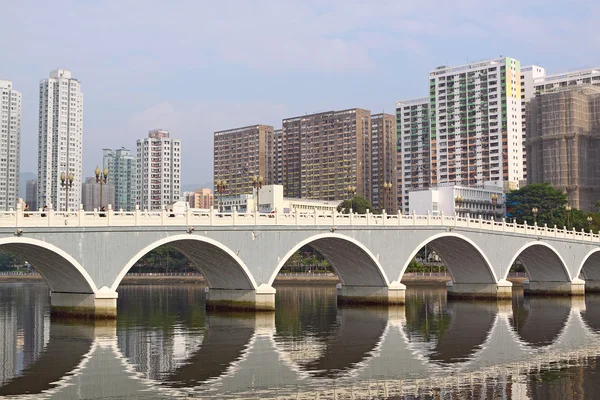 Арка моста в центрі міста Азії, Сполучені Штати Америки — стокове фото