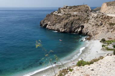 calahonda balıkçı köyü yakınındaki kıyı şeridi